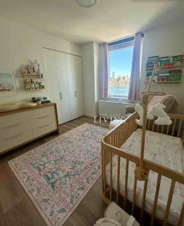 52-41 Center Boulevard - Photo 4 of 10