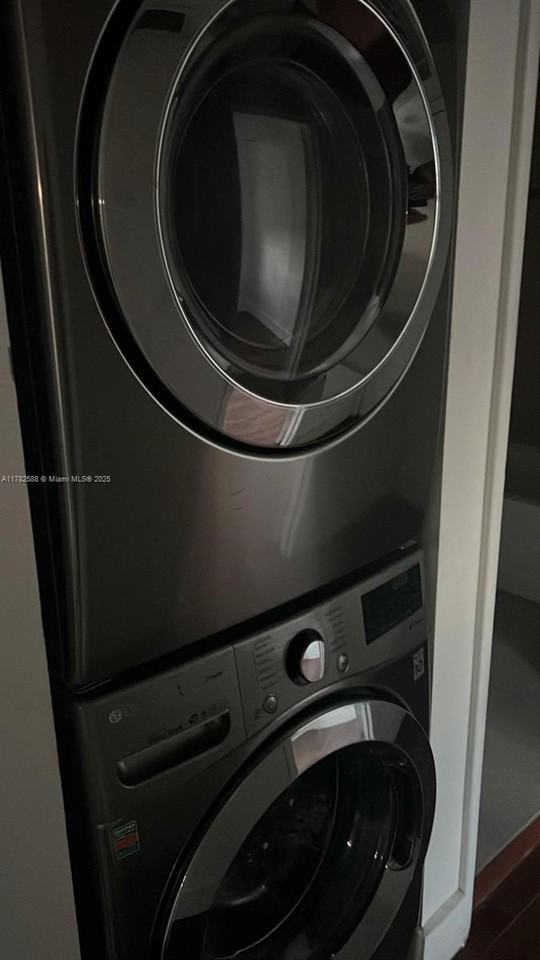 7025 Rue Granville #3 - Photo 5 of 21