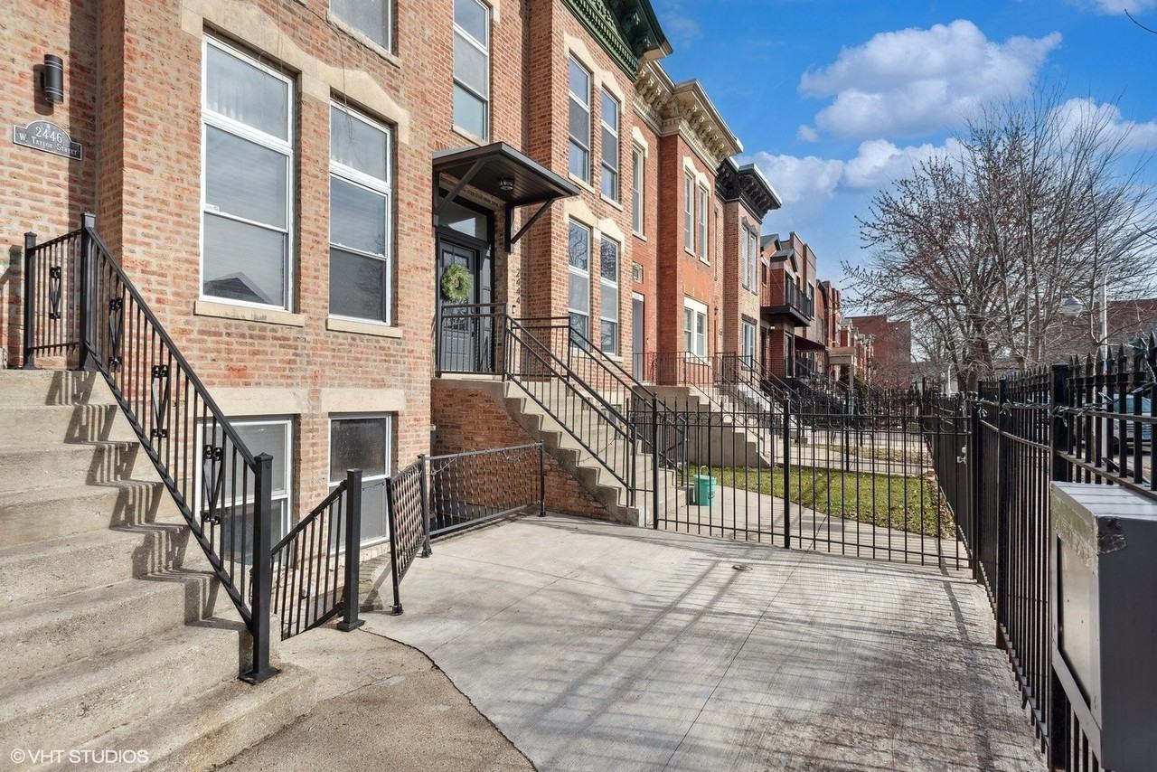 2446 W Taylor St #G - Photo 2 of 17