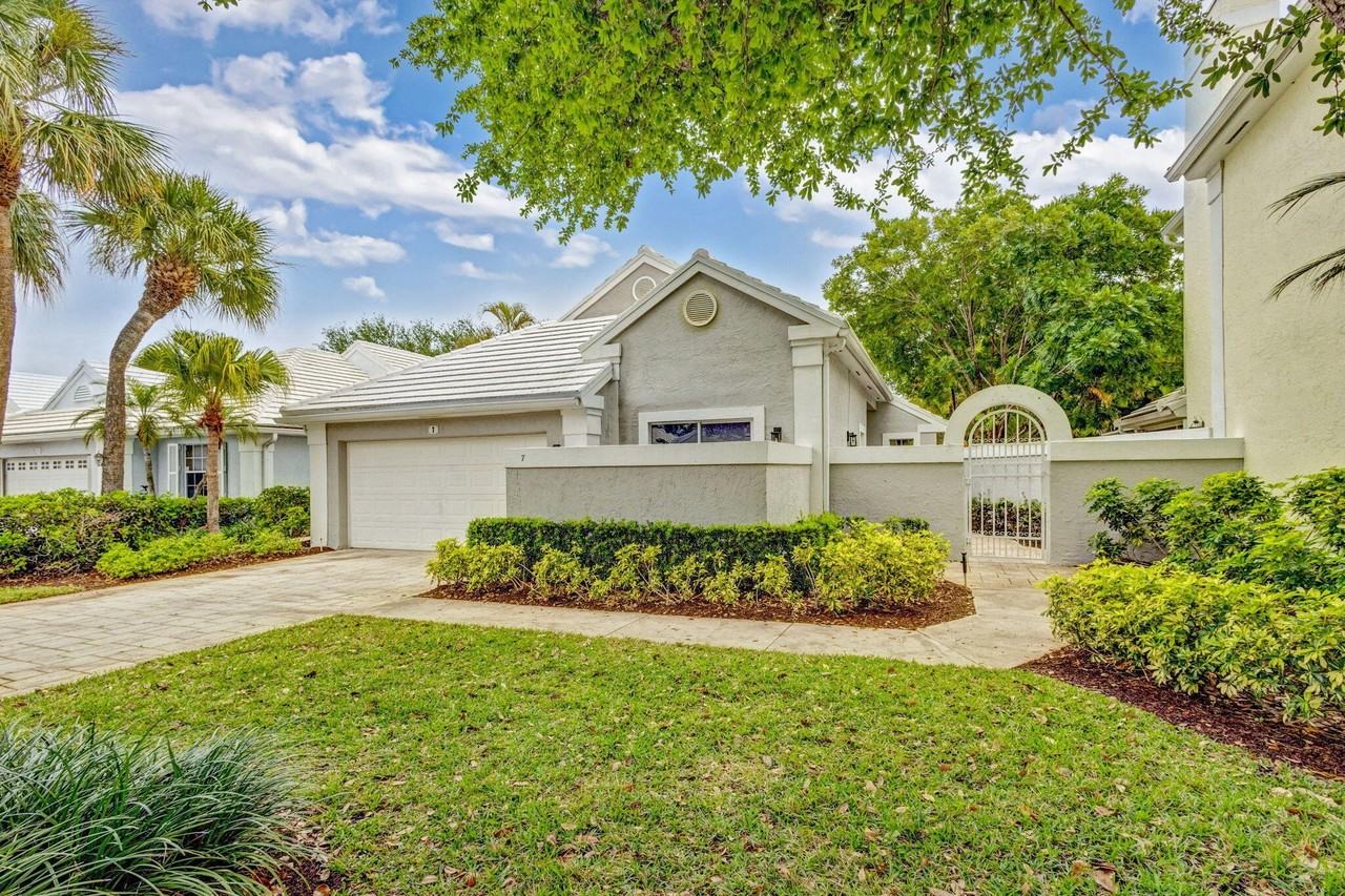 7 Wyndham Ln - Photo 3 of 44