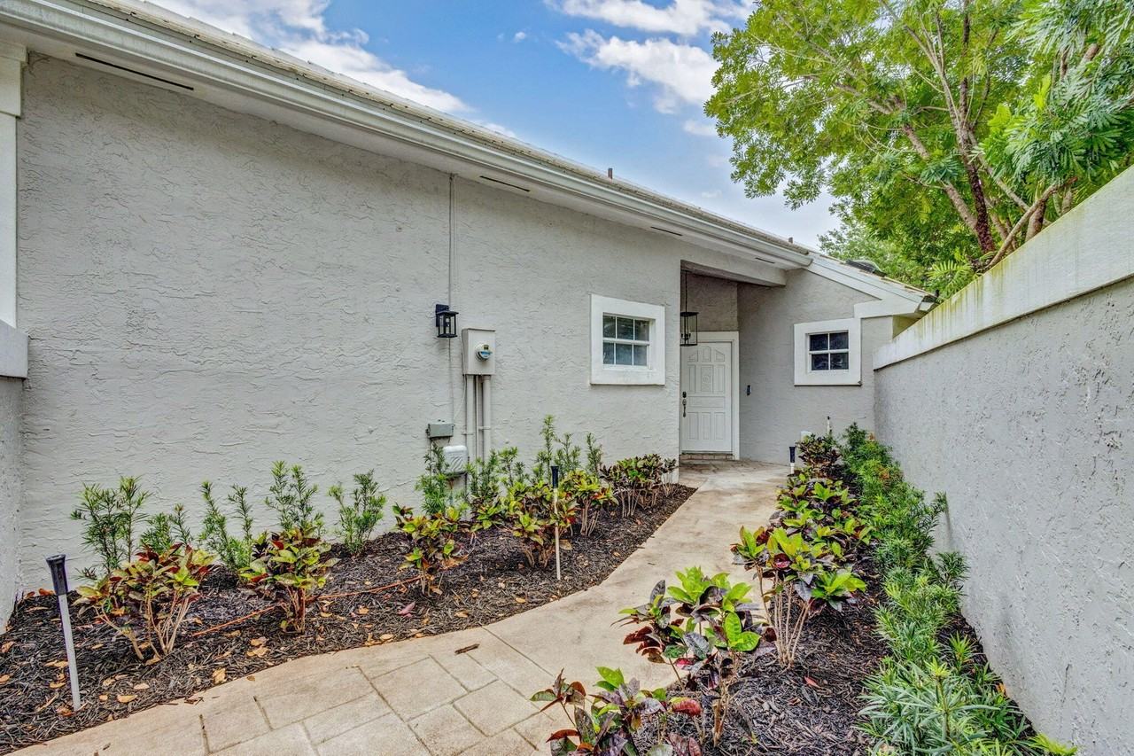 7 Wyndham Ln - Photo 5 of 44