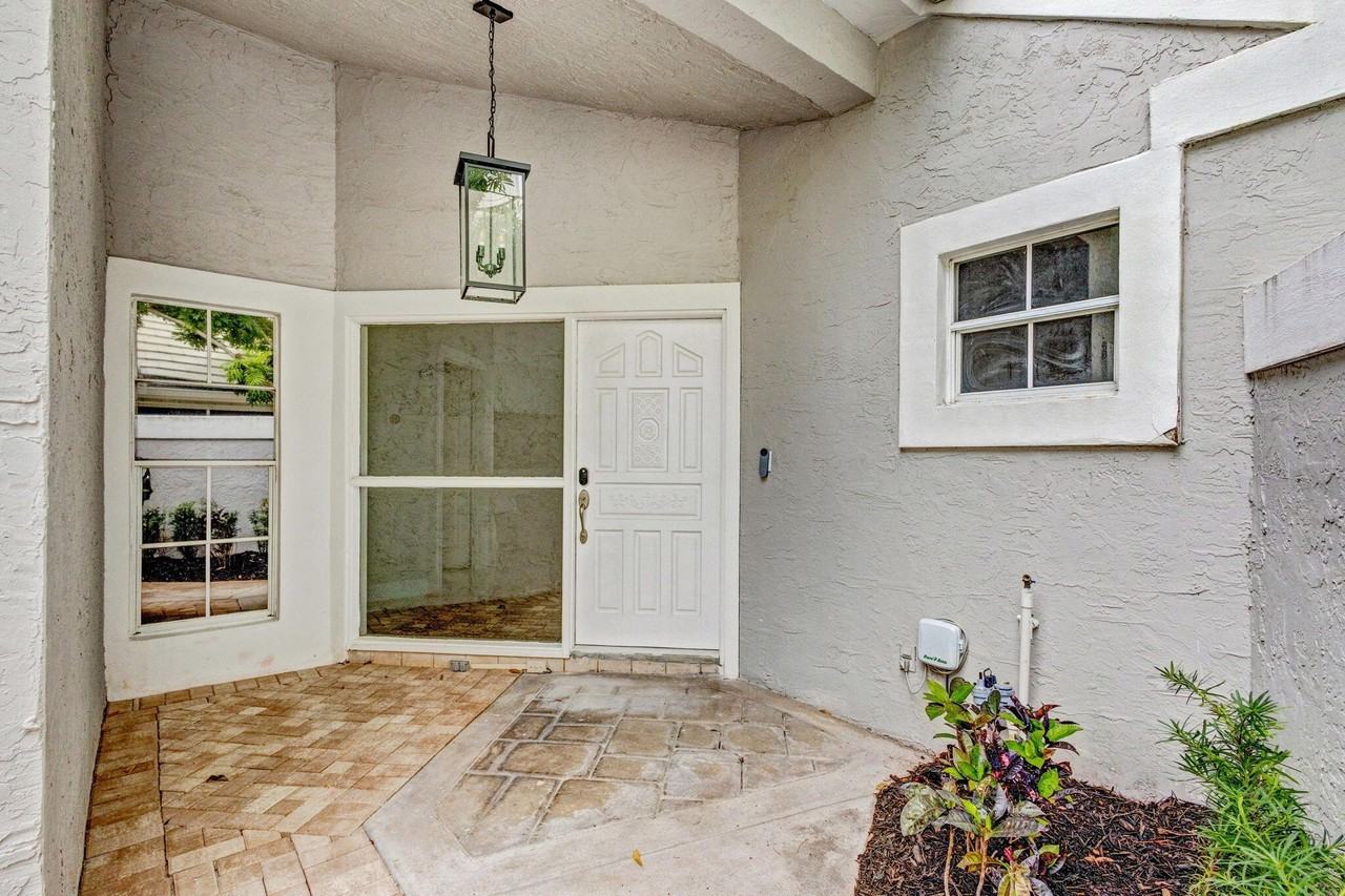 7 Wyndham Ln - Photo 6 of 44