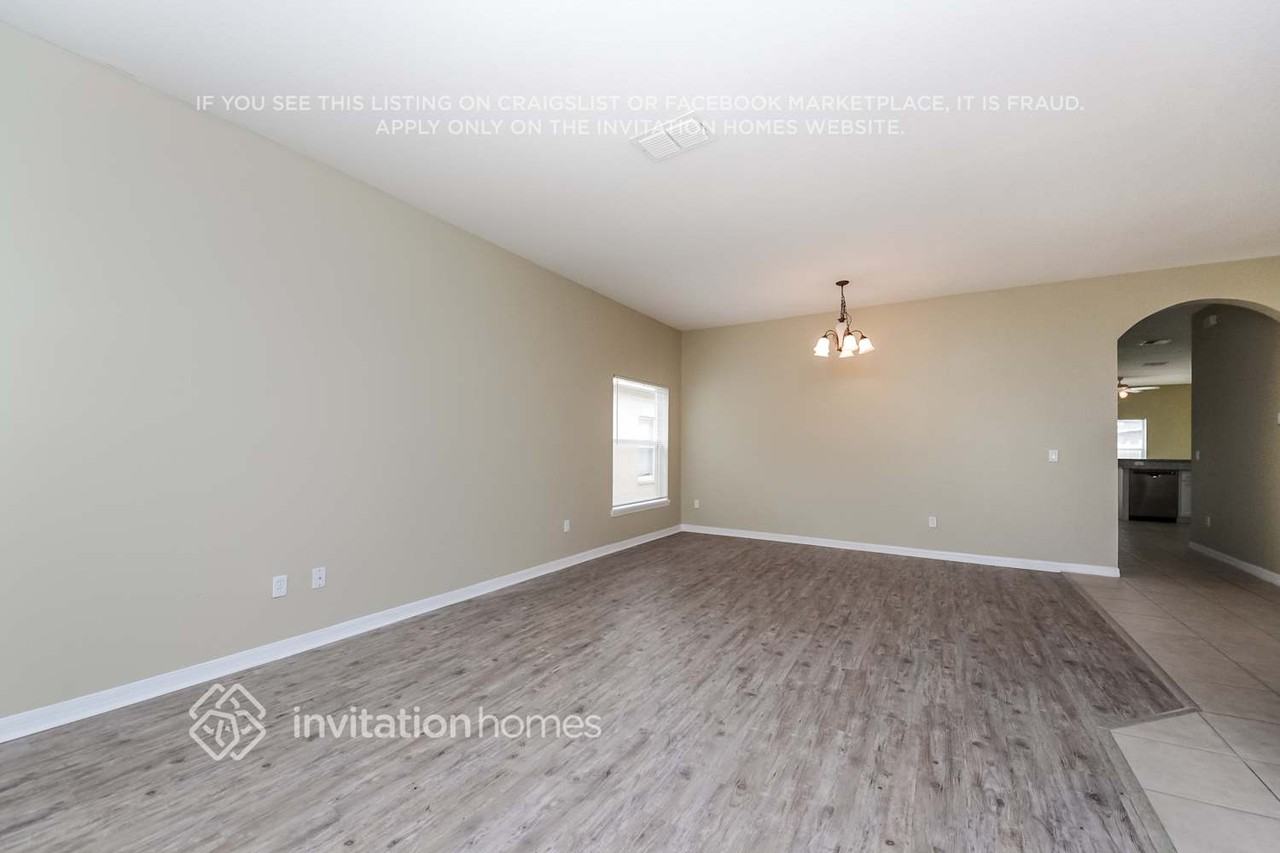 2105 Congress Ln - Photo 3 of 20