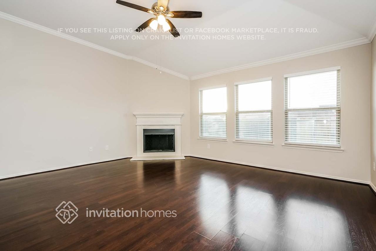 14329 Artisan Dr - Photo 3 of 17