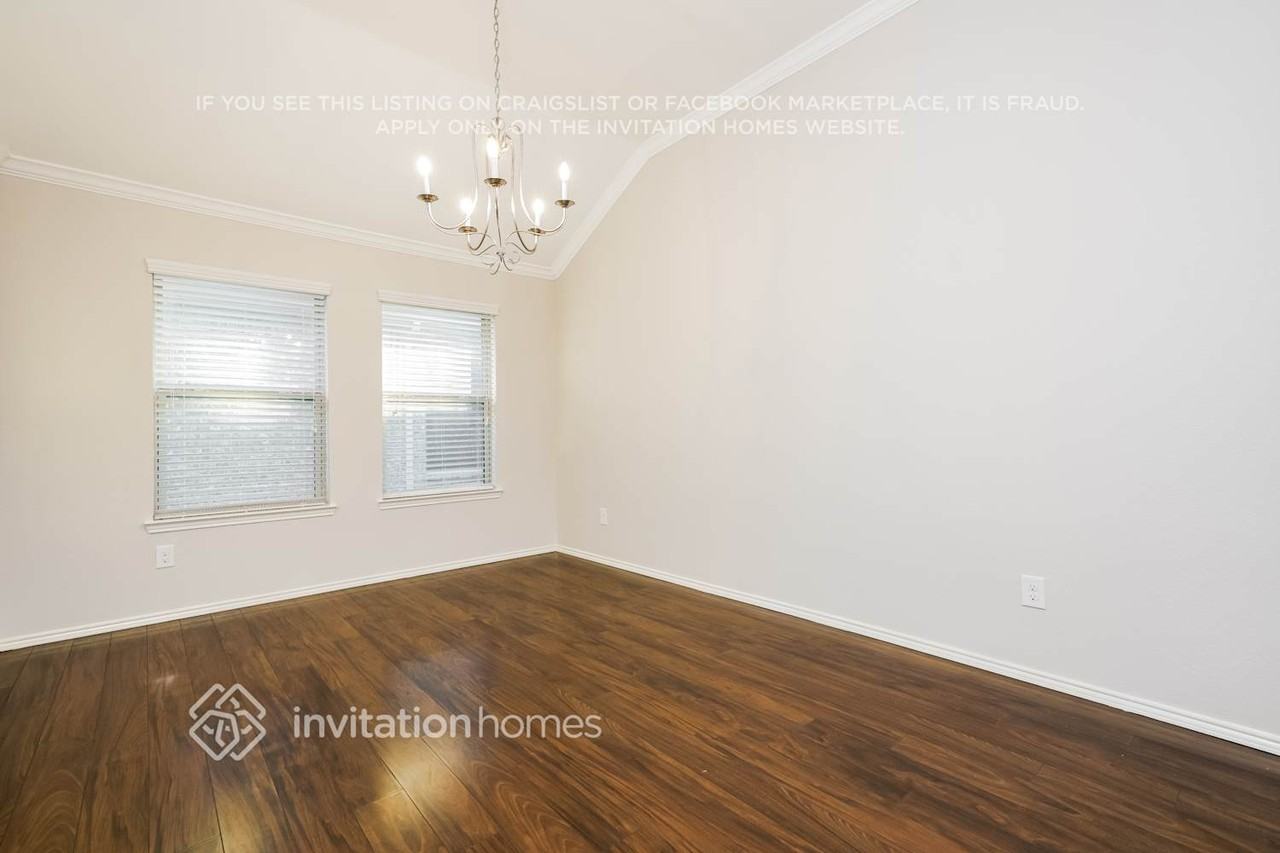 14329 Artisan Dr - Photo 4 of 17