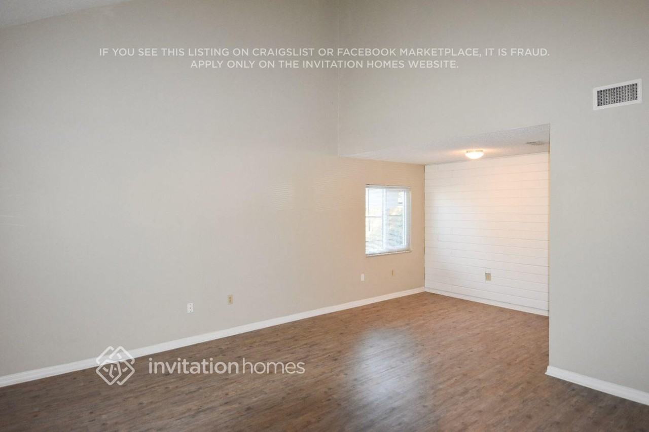 2620 Westbury Ave - Photo 2 of 12