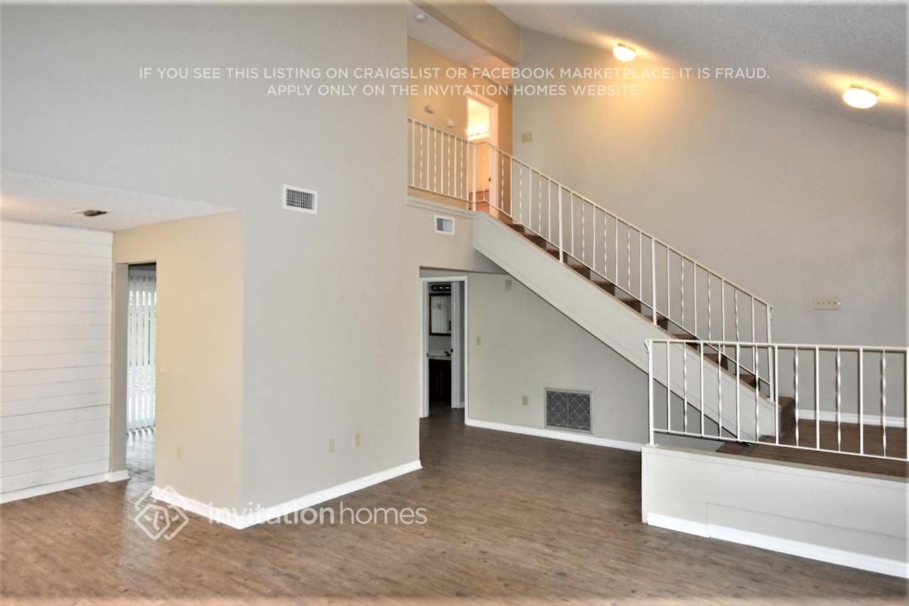 2620 Westbury Ave - Photo 3 of 12