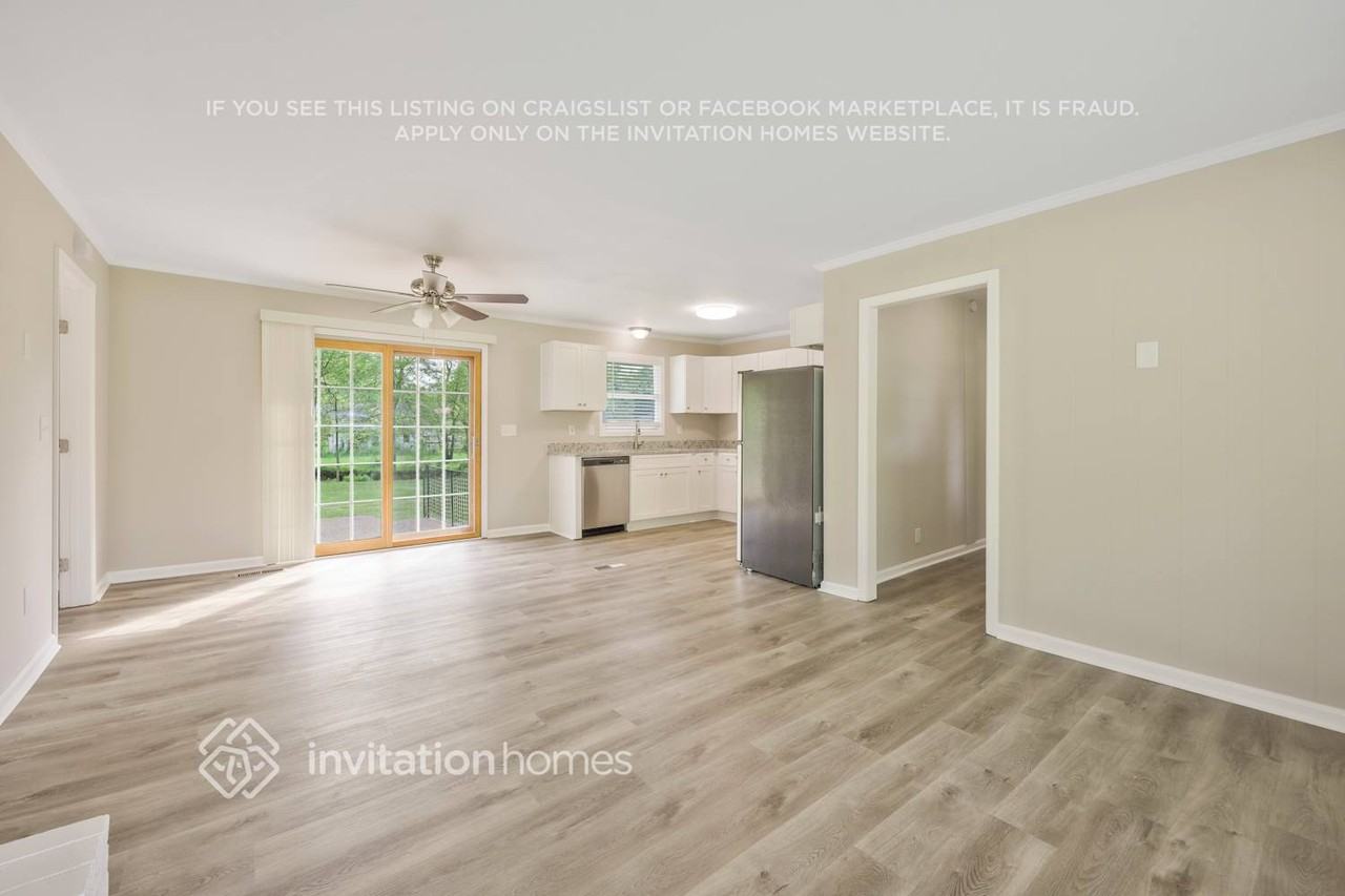 136 Oaks Dr - Photo 2 of 17