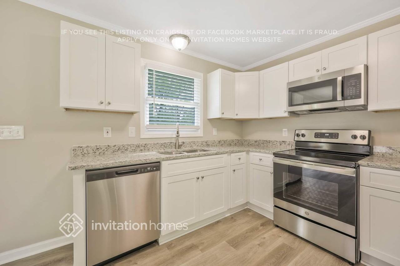 136 Oaks Dr - Photo 5 of 17