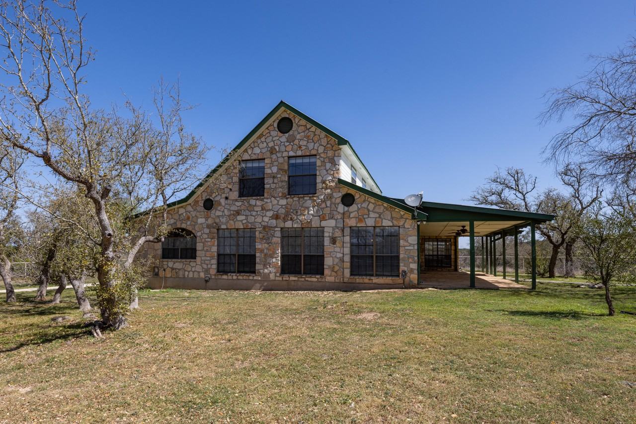 1000 G W Haschke Ln - Photo 3 of 30