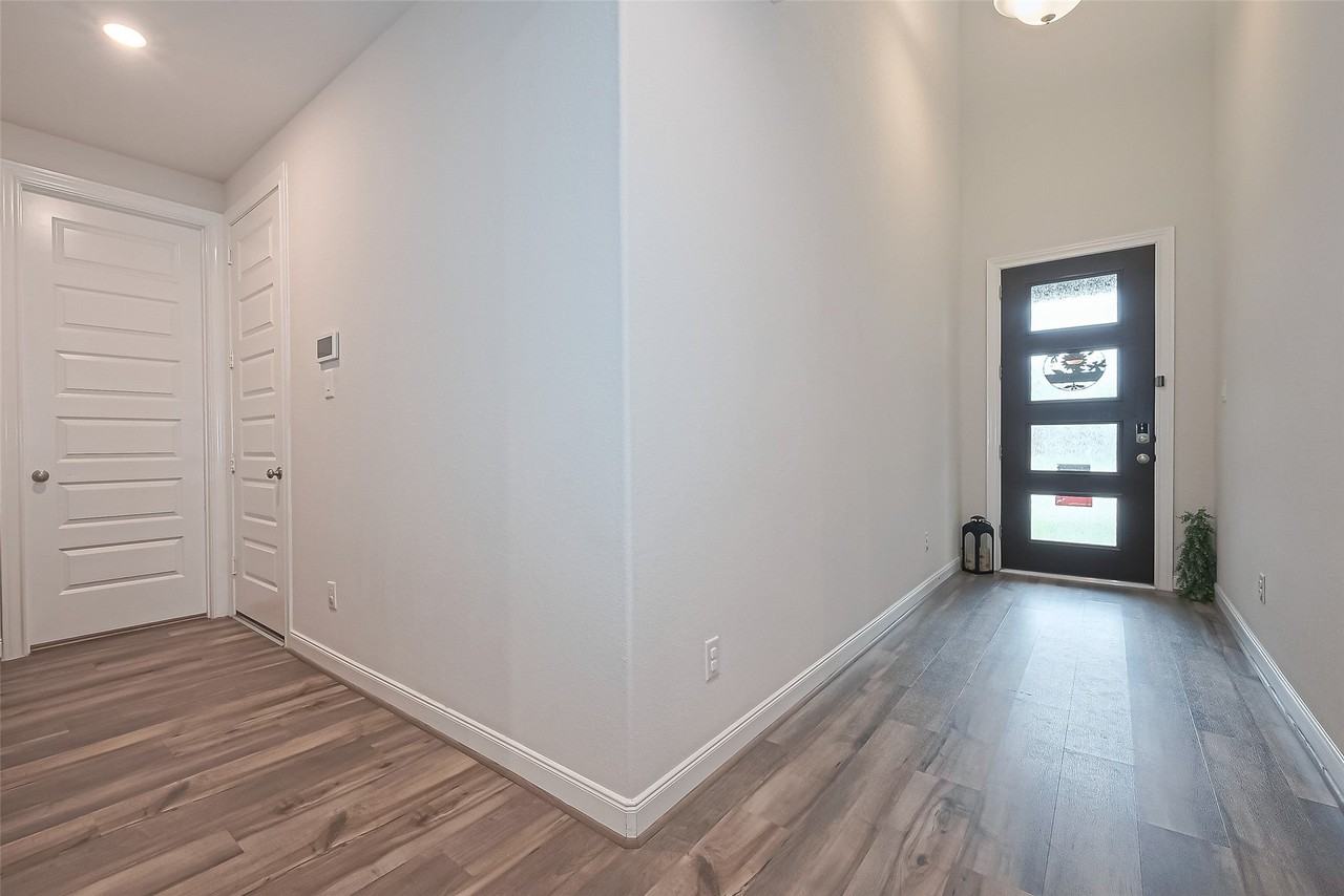 8919 Jasper Lake Dr - Photo 5 of 50