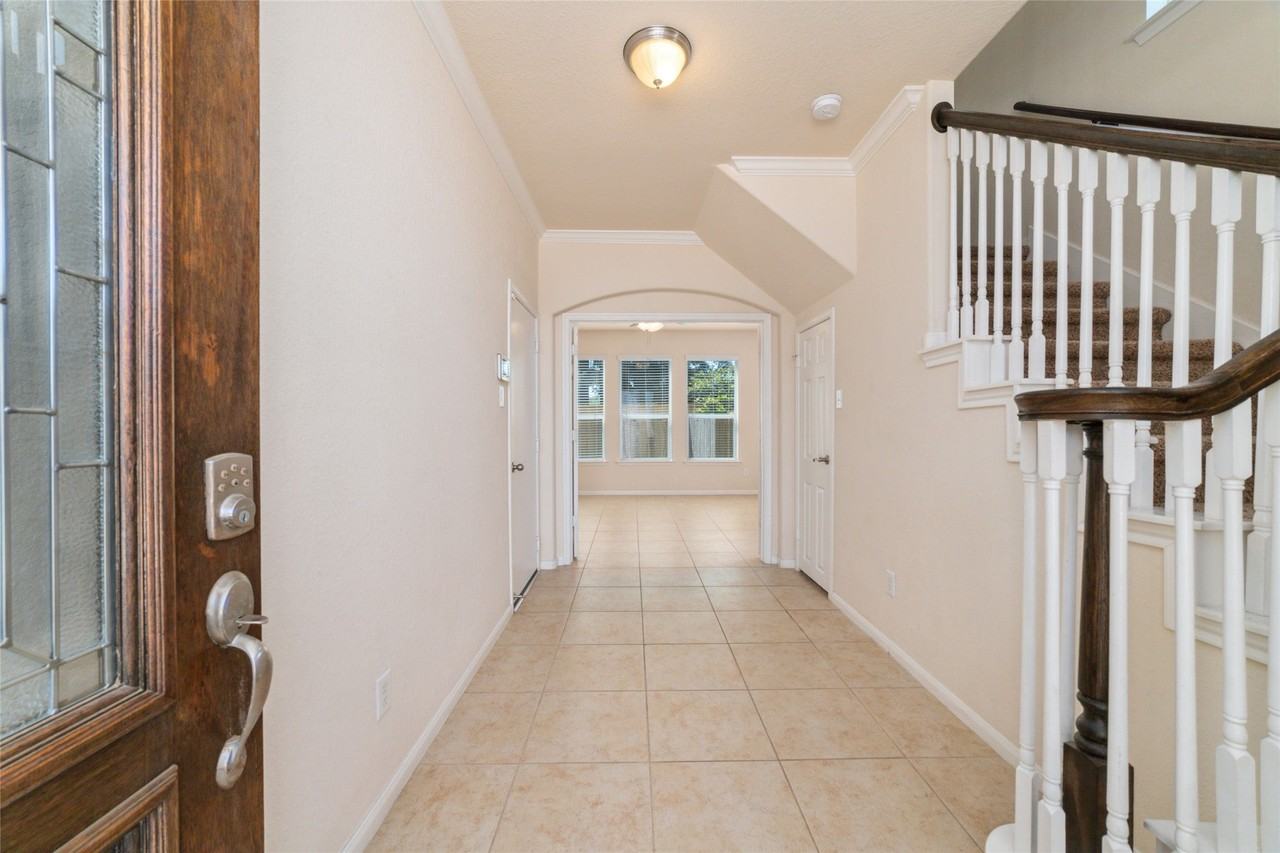 1502 Campbell Rd - Photo 2 of 22