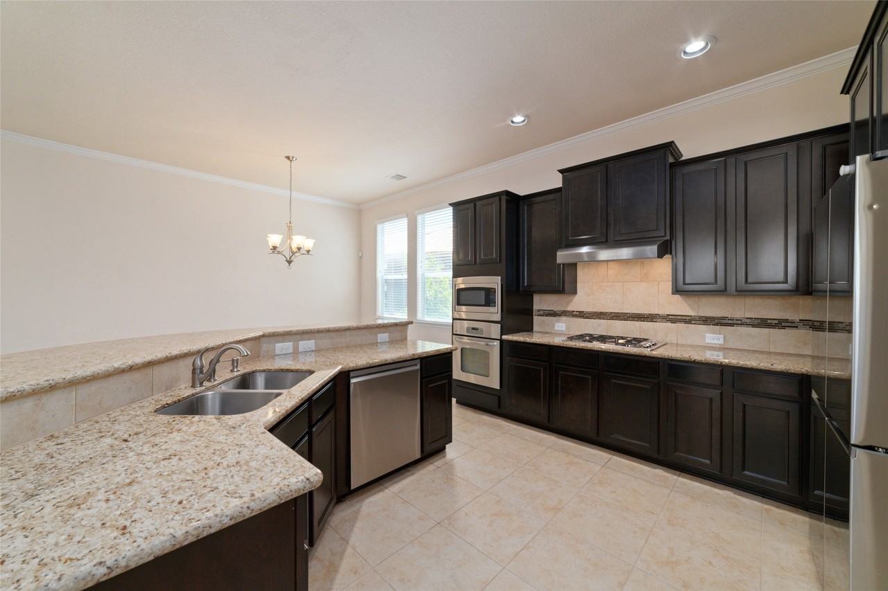 1502 Campbell Rd - Photo 7 of 22