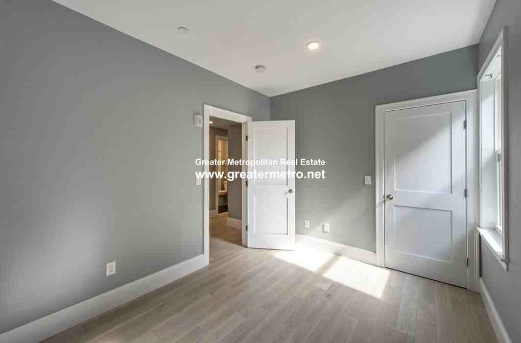 21 Winfield St #2 - Photo 4 of 4