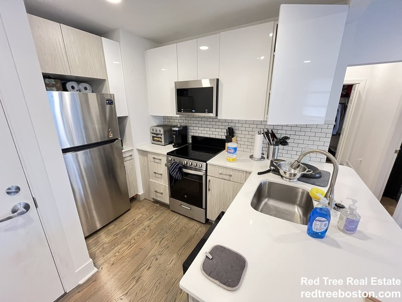 19 Peterborough St #20