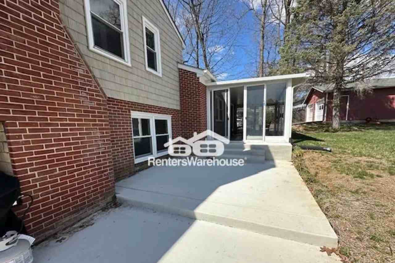 1196 Hillcrest Rd - Photo 2 of 21