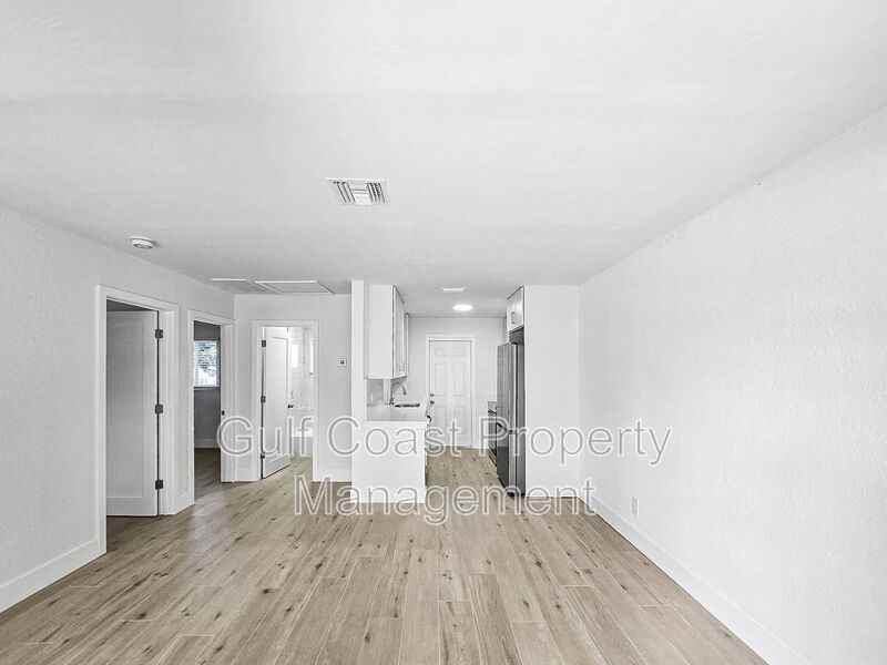 516 12th St W #A - Photo 5 of 10