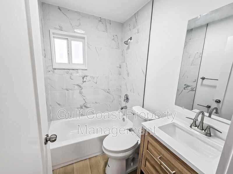 516 12th St W #A - Photo 6 of 10