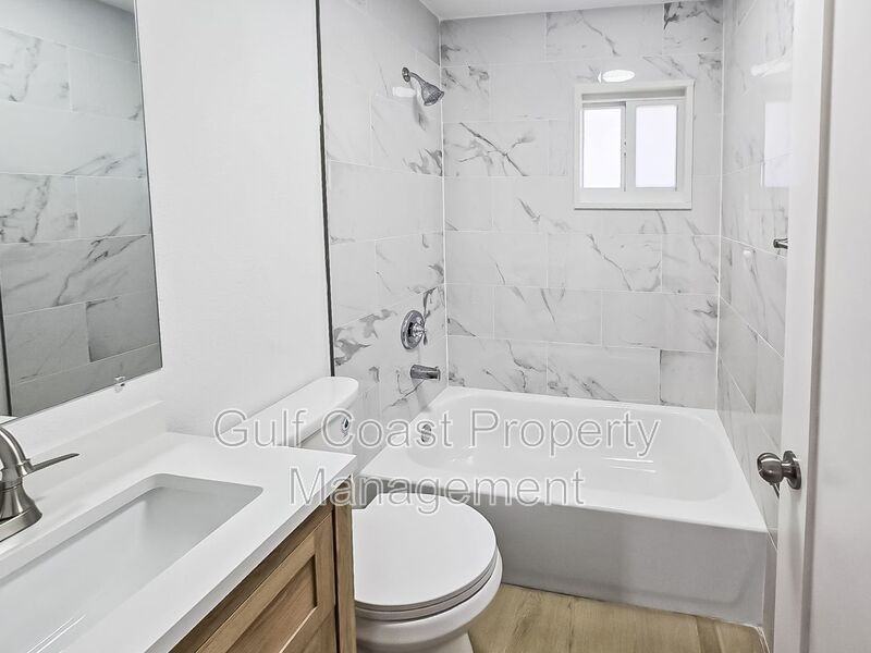 518 12th St W #A - Photo 6 of 9