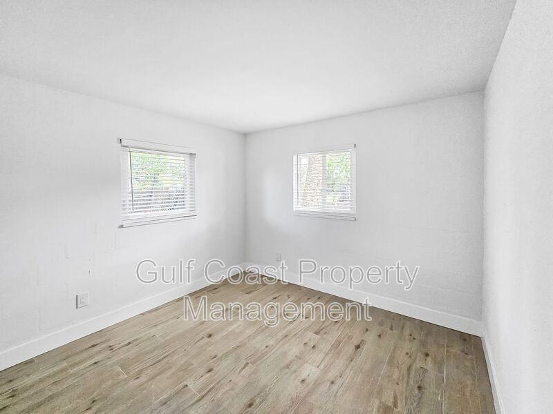 518 12th St W #A - Photo 7 of 9