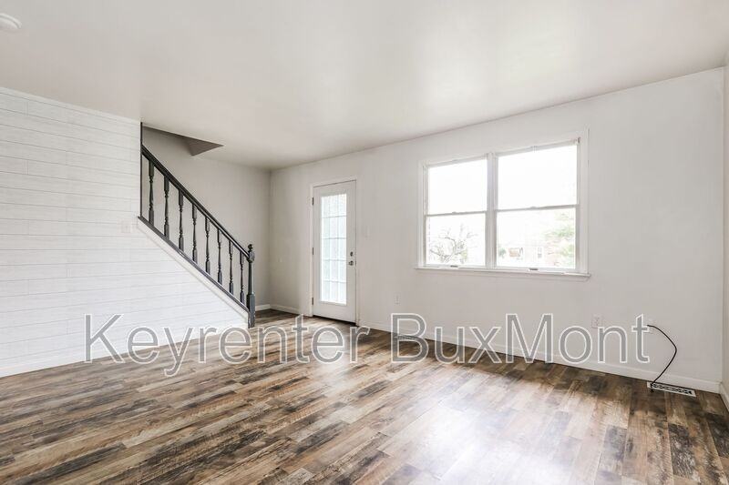 418 Jackson St - Photo 2 of 18