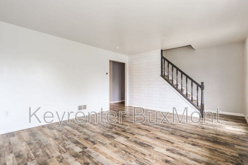 418 Jackson St - Photo 3 of 18