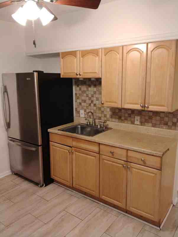 350 Madison Ave - Photo 2 of 8