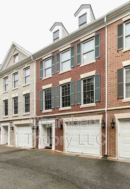 1017 N Kensington St - Photo 2 of 42