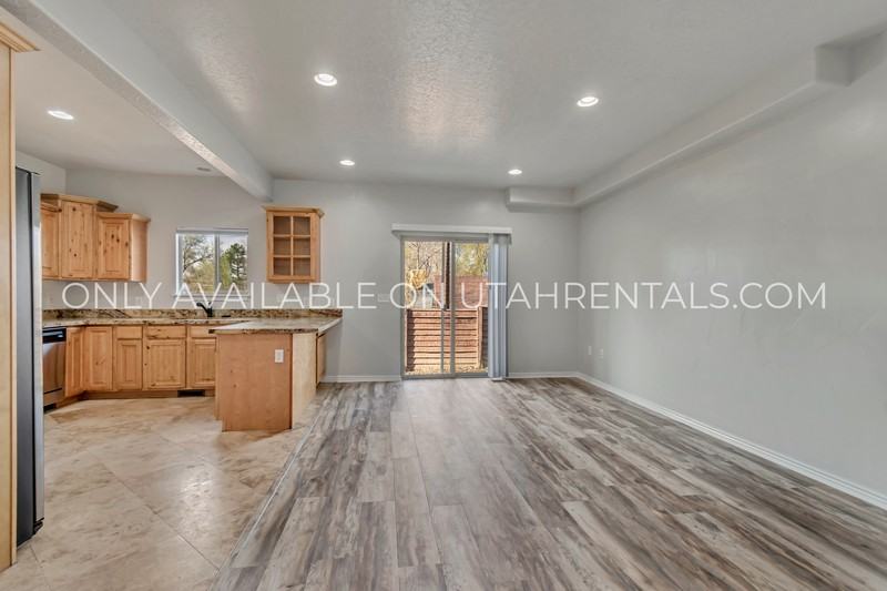 279 E Ailee Ln - Photo 4 of 19