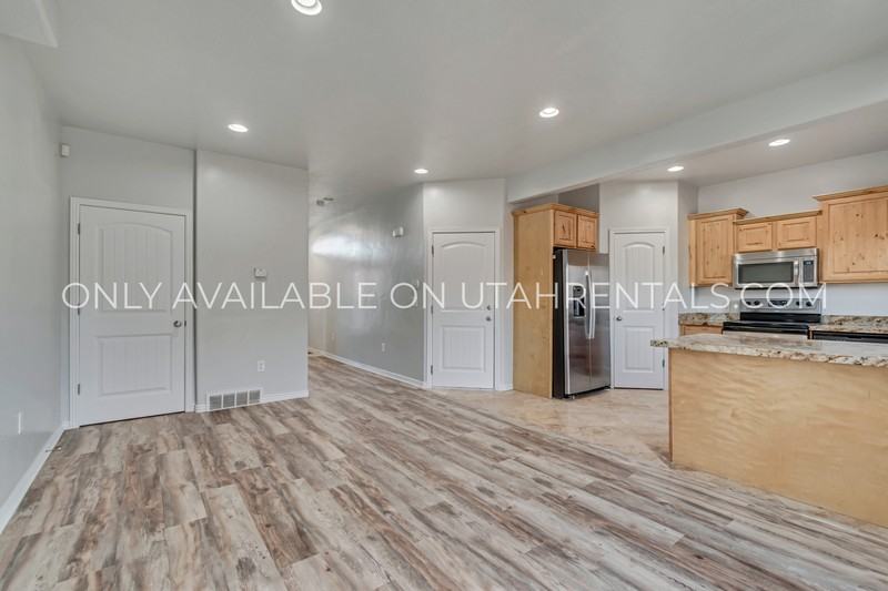 279 E Ailee Ln - Photo 5 of 19