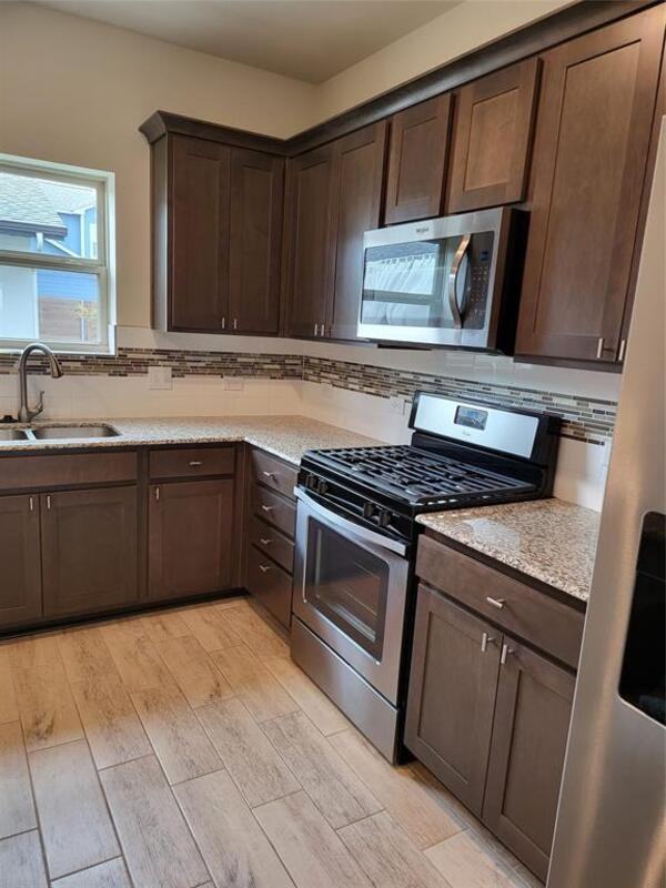 5805 Charles Merle Dr #B - Photo 4 of 32
