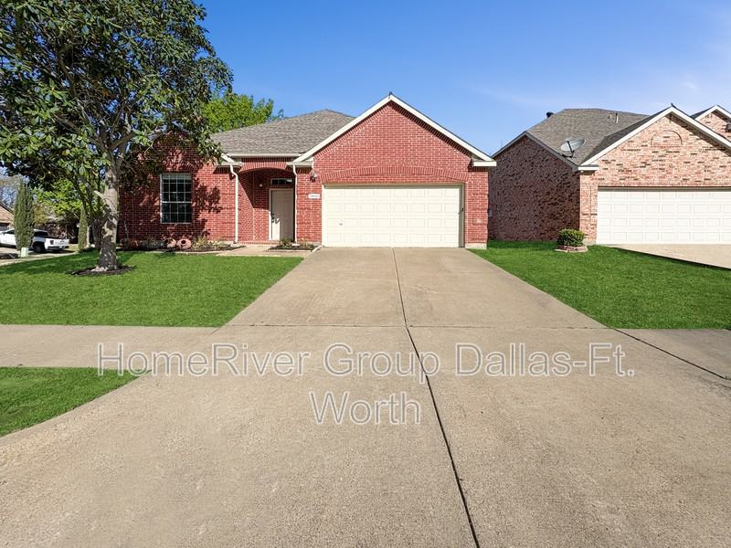 10601 Lansdowne Ln - Photo 3 of 20