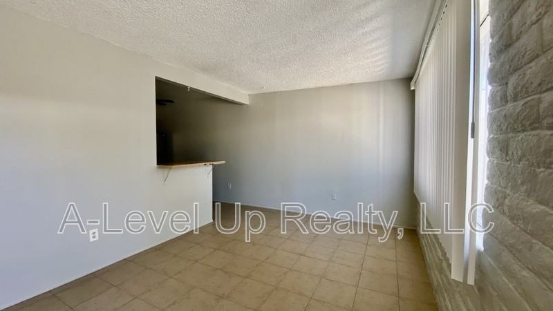 1838 S Rosemont Ave - Photo 3 of 16
