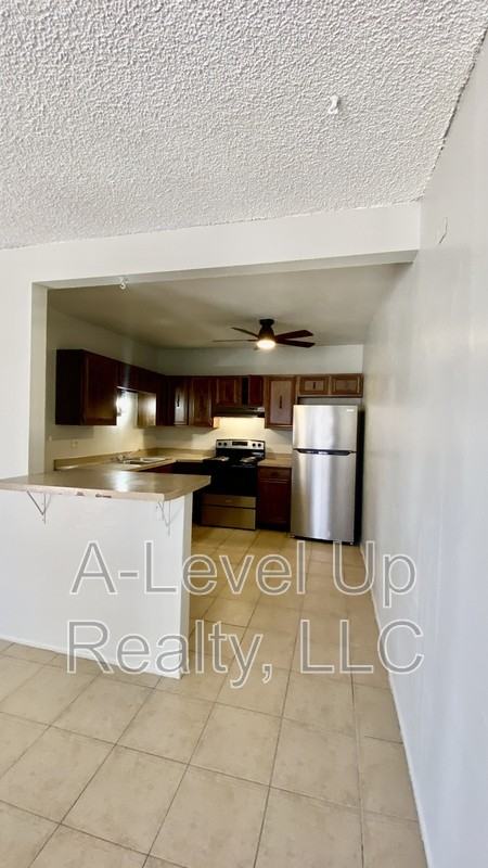 1838 S Rosemont Ave - Photo 5 of 16