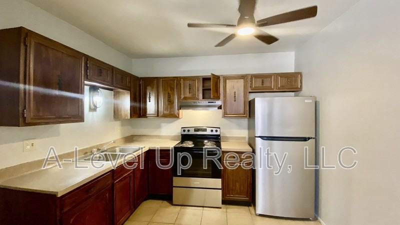 1838 S Rosemont Ave - Photo 7 of 16