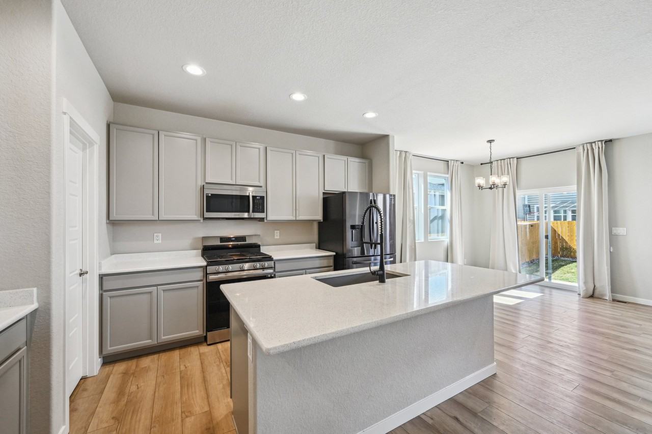 131 Sabin Way - Photo 3 of 44