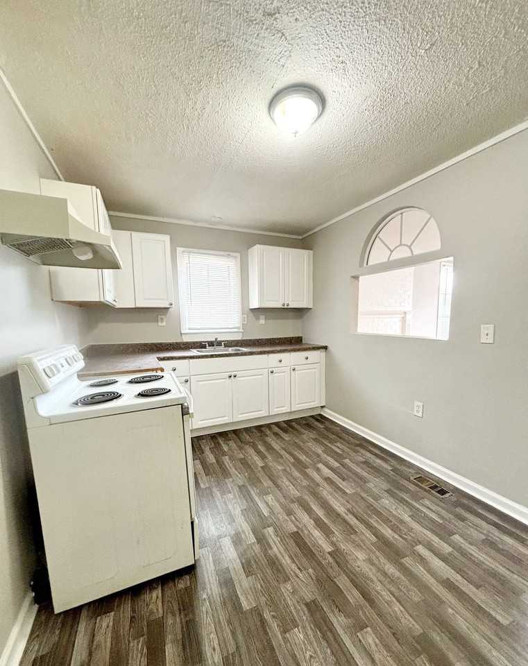 5168 Crawford Rd - Photo 3 of 15