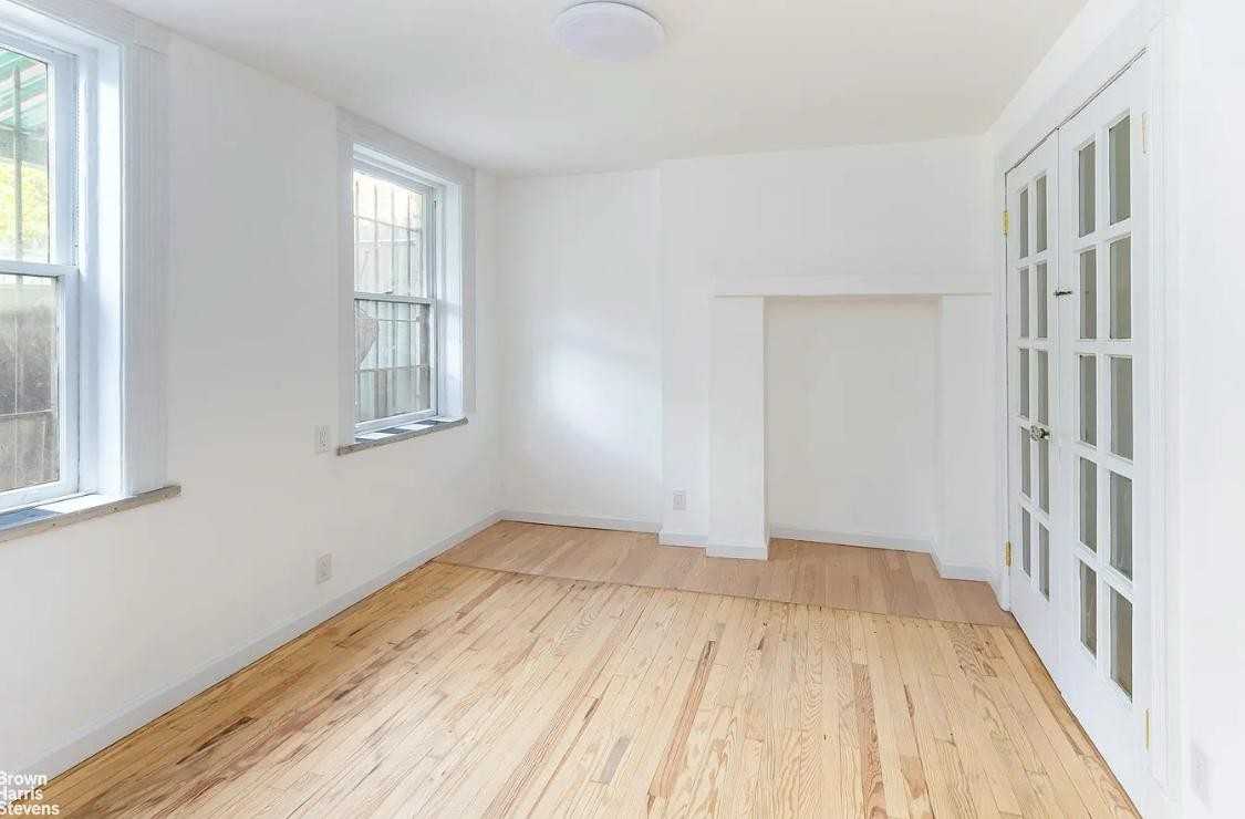 186 17Th St - Photo 2 of 7