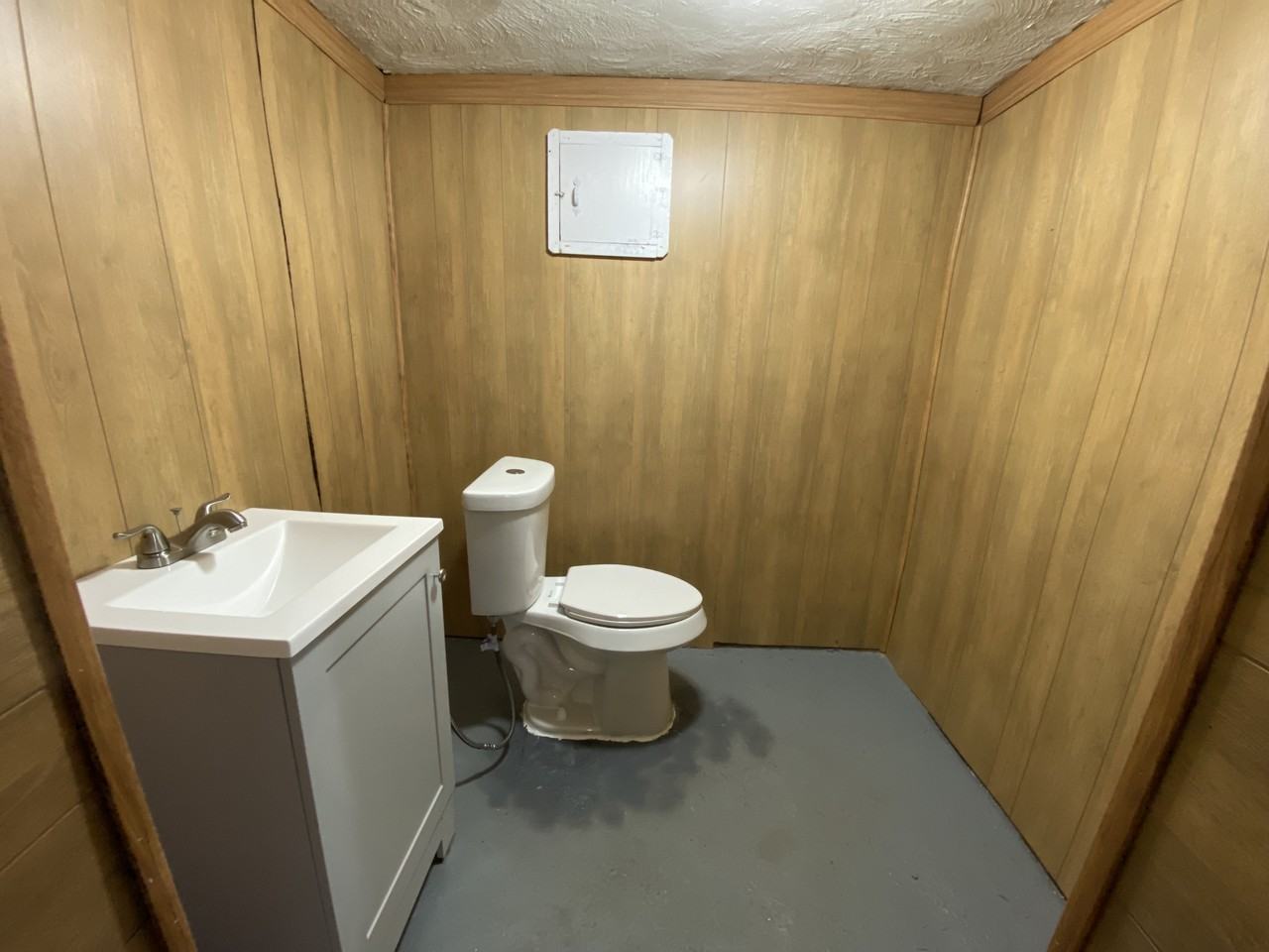 1065 Laurel Ave - Photo 2 of 12