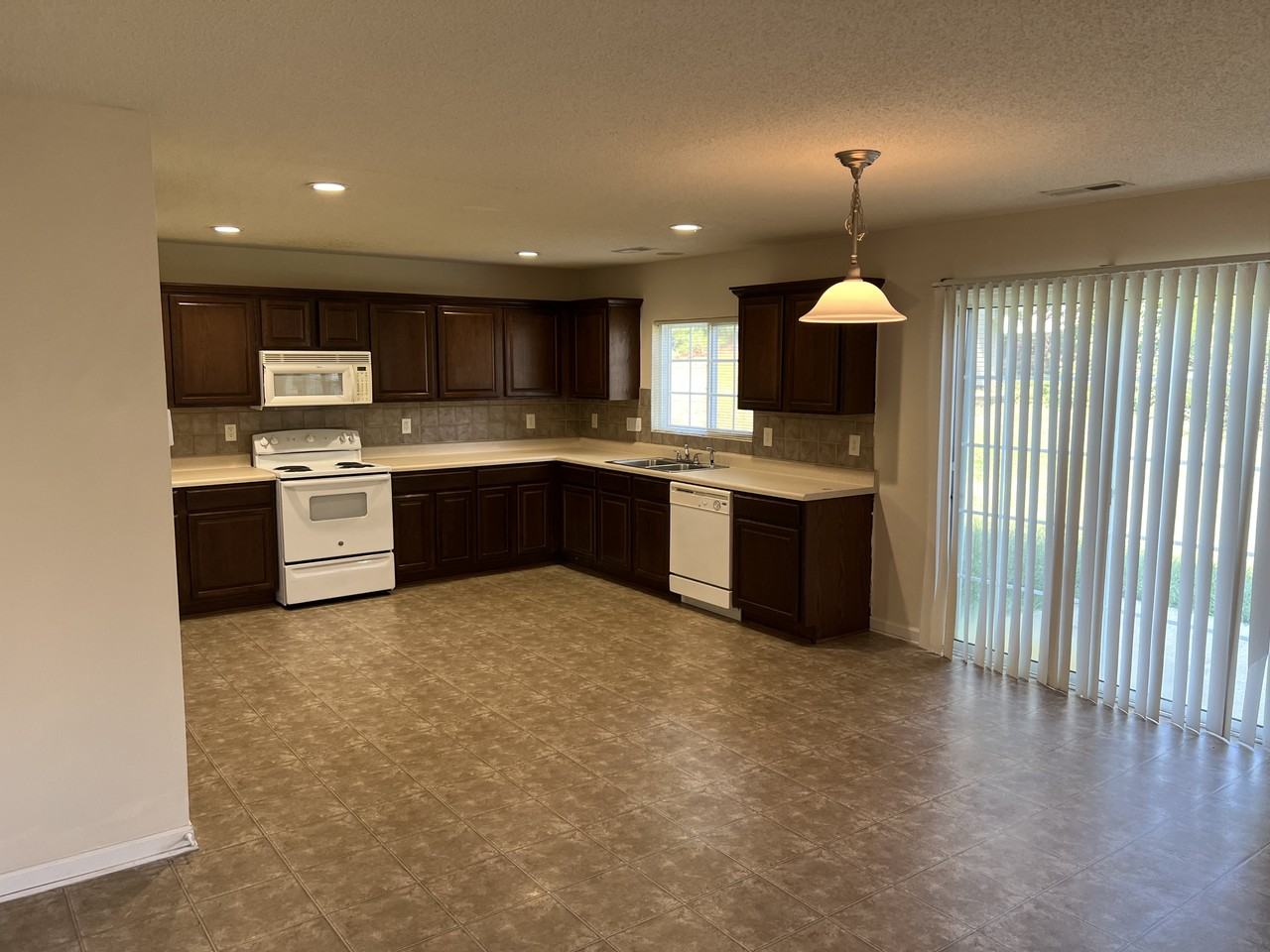 609 Magna Dr - Photo 4 of 27