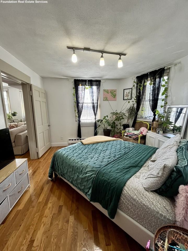 1693 Commonwealth Ave #B - Photo 6 of 15