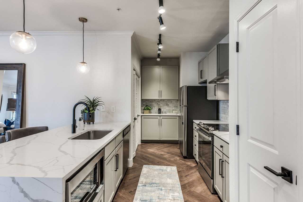 552 Gillette Street #SS2