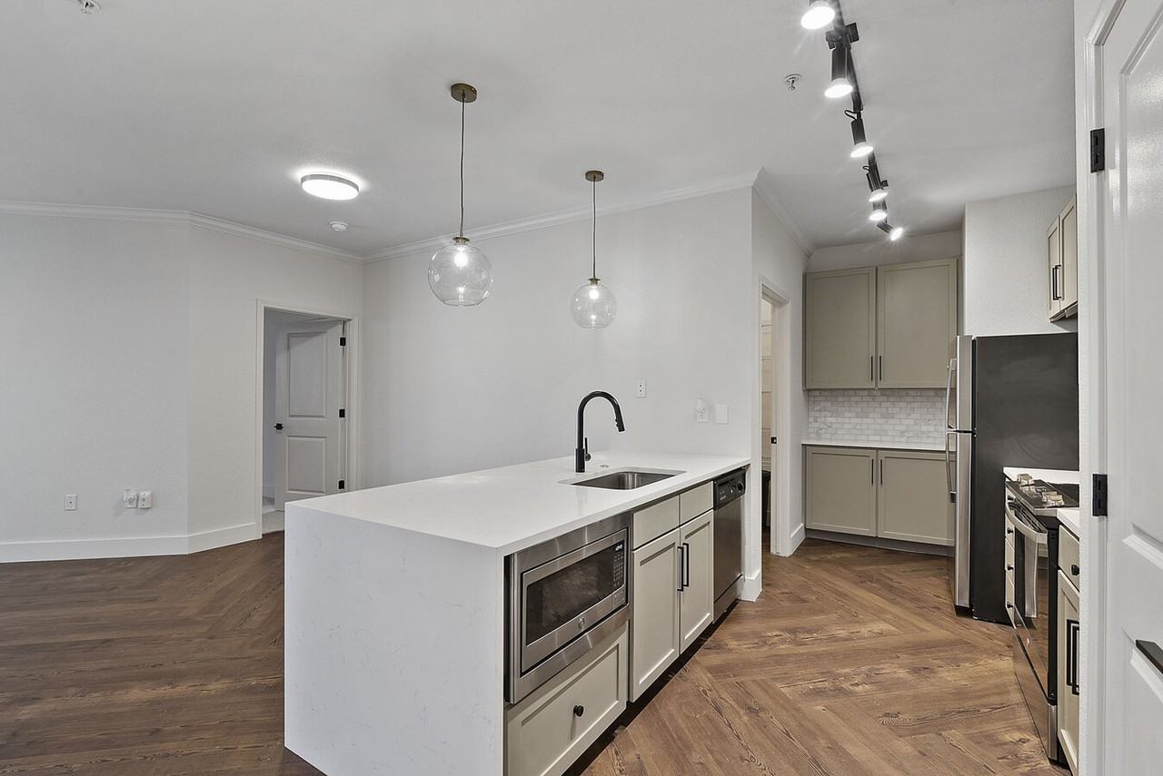 2121 Allen Pkwy #SS2 - Photo 2 of 14
