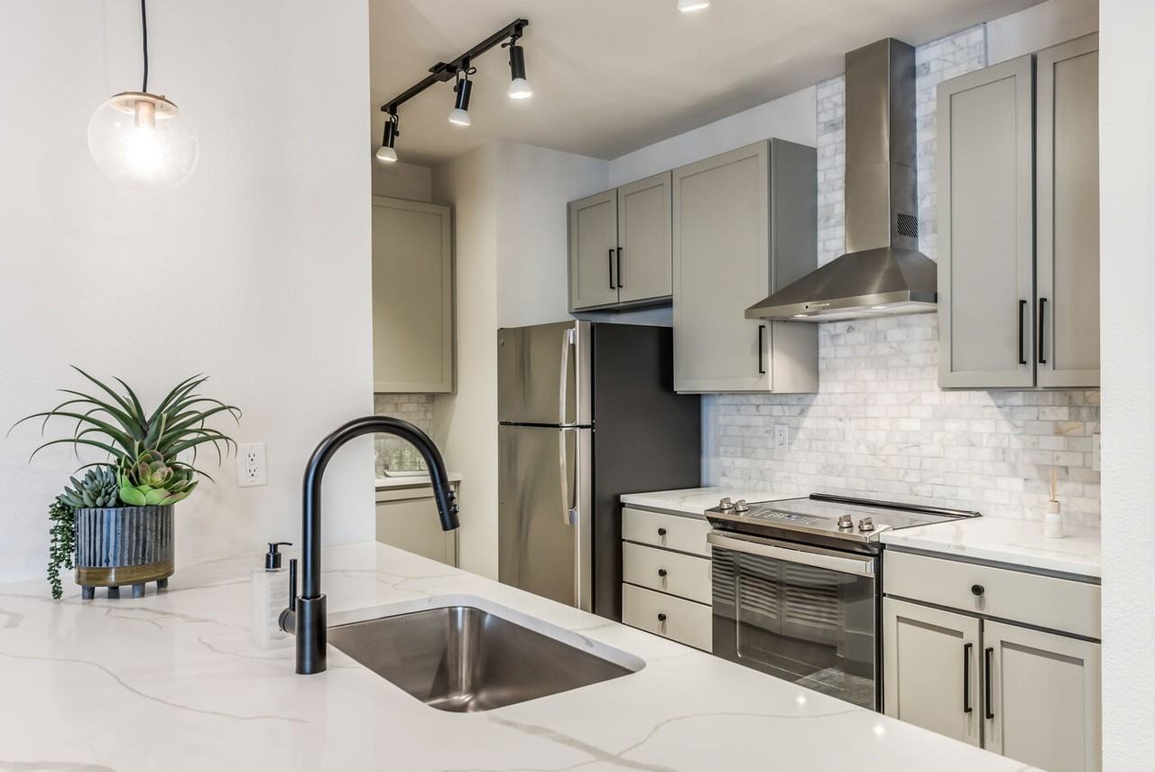 2121 Allen Pkwy #SS2 - Photo 3 of 14