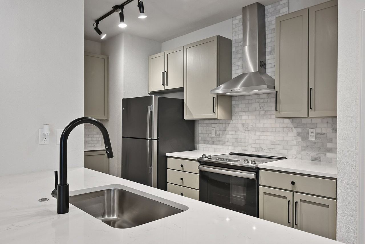 2121 Allen Pkwy #SS2 - Photo 5 of 14