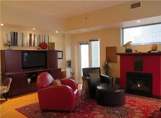 229 Wellington Cres #302