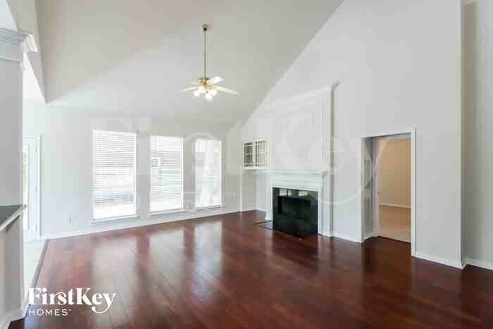 10310 E Crosby Ln - Photo 3 of 18