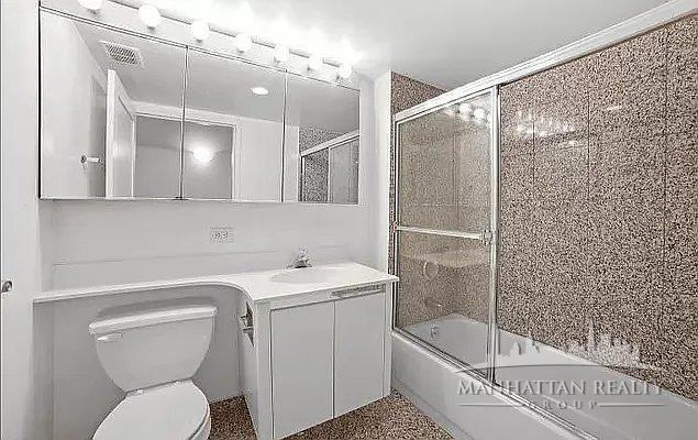 E 37th St #7G - Photo 2 of 4