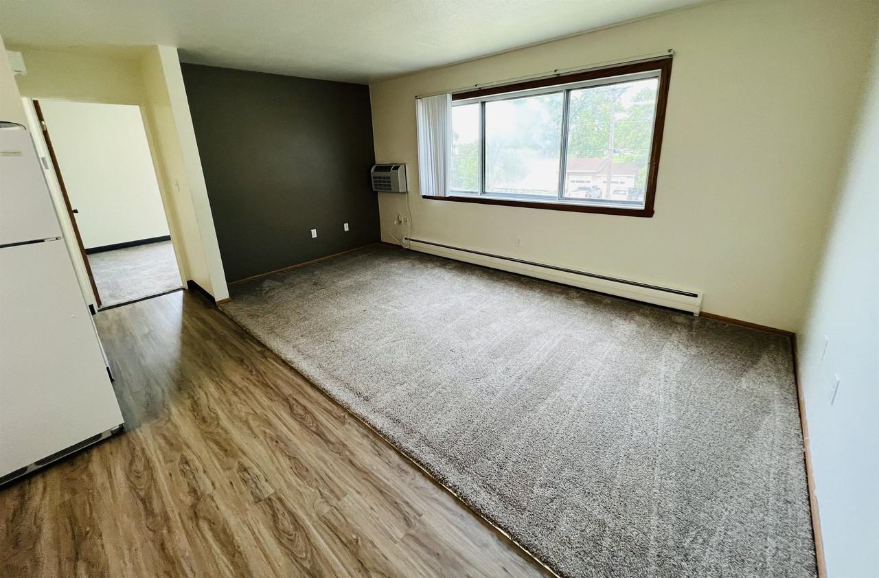 2120 3rd Ave SE - 12 PLEX - Photo 2 of 7