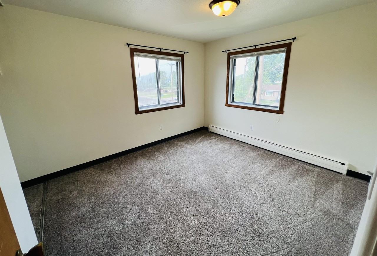 2120 3rd Ave SE - 12 PLEX - Photo 6 of 7
